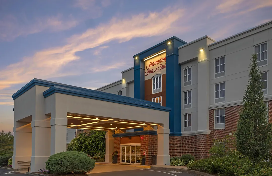 Hampton Inn & Suites By Hilton Plymouth-1