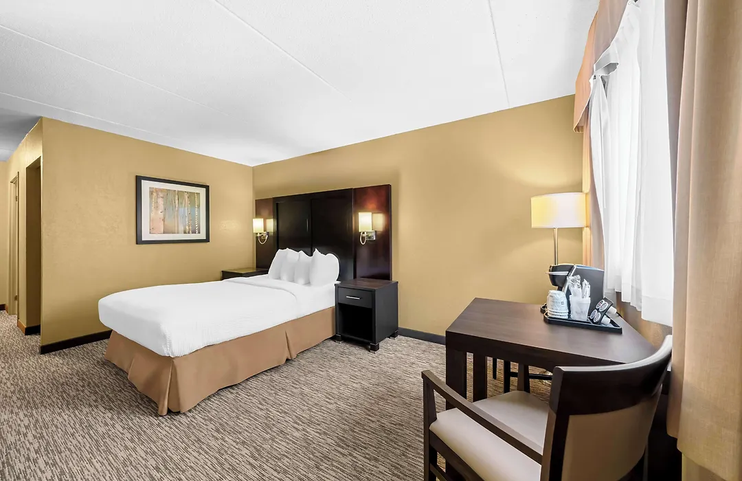 Best Western Plus Mariposa Inn & Conference Centre-1