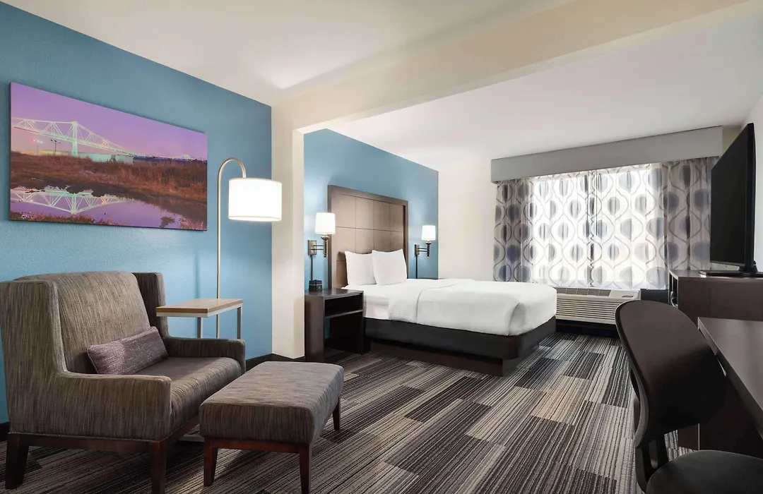 La Quinta Inn & Suites By Wyndham Springfield Airport Rte 66-1