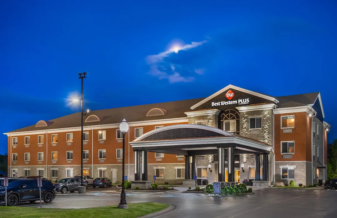 Best Western Plus 1000 Islands Hotel & Suites- Newly Renovated-1