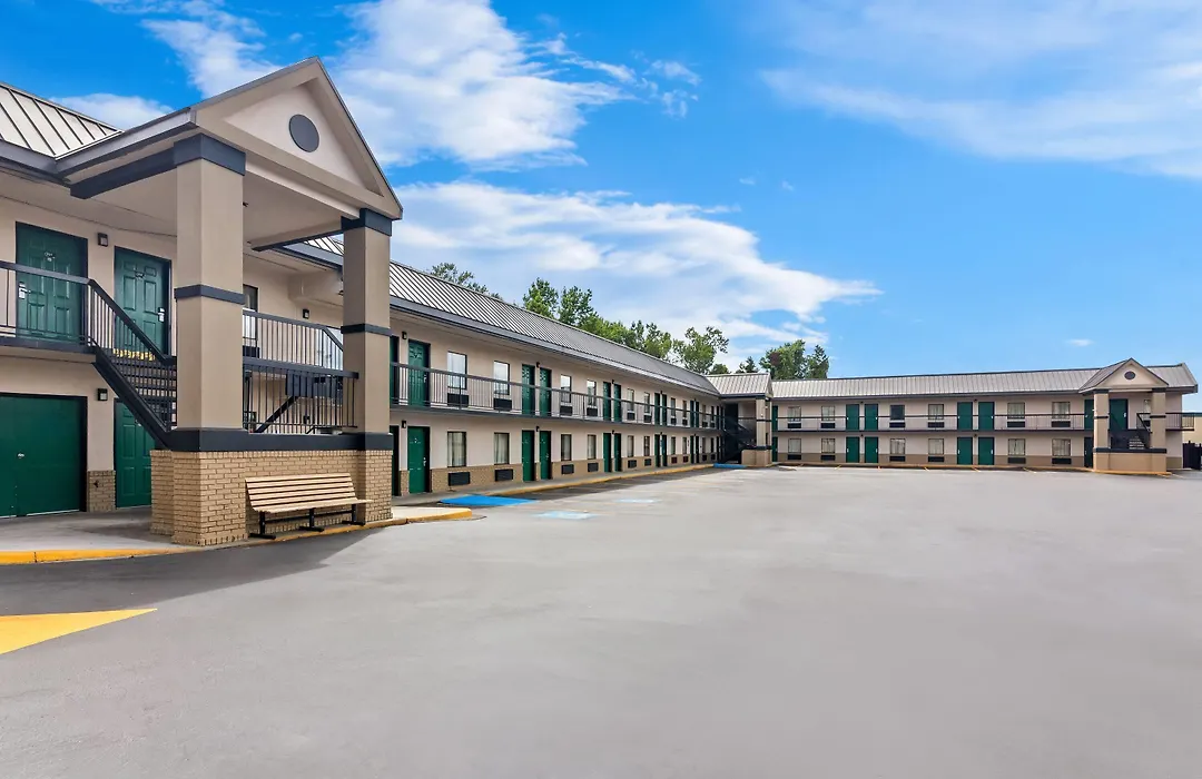 Super 8 By Wyndham Columbia-1