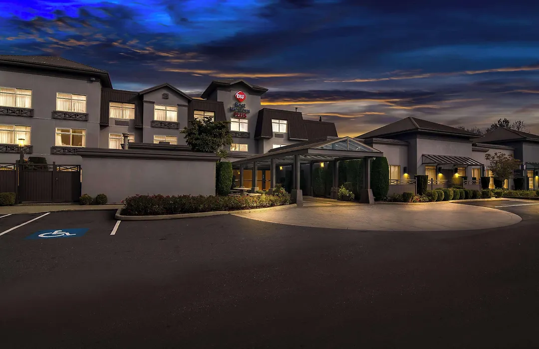 Best Western Plus Pitt Meadows Inn & Suites-1