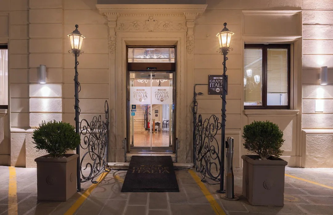 Hotel Grande Italia-1