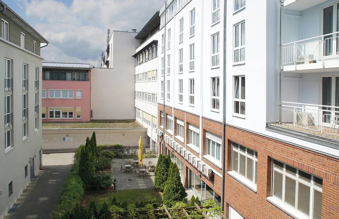 Courtyard By Marriott Dresden-1