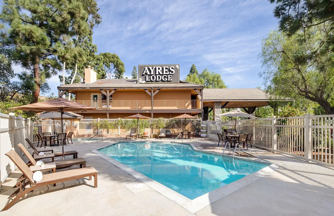 Ayres Lodge Alpine-1