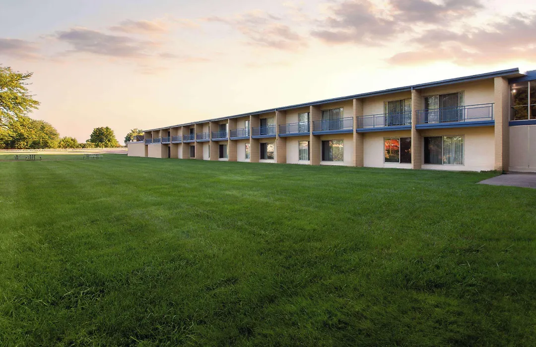 Baymont By Wyndham Bay City-1
