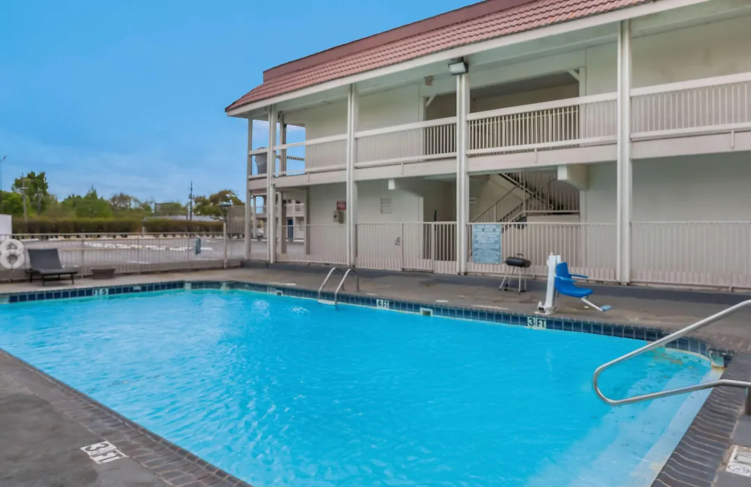 Motel 6-Dallas, Tx - Market Center-1