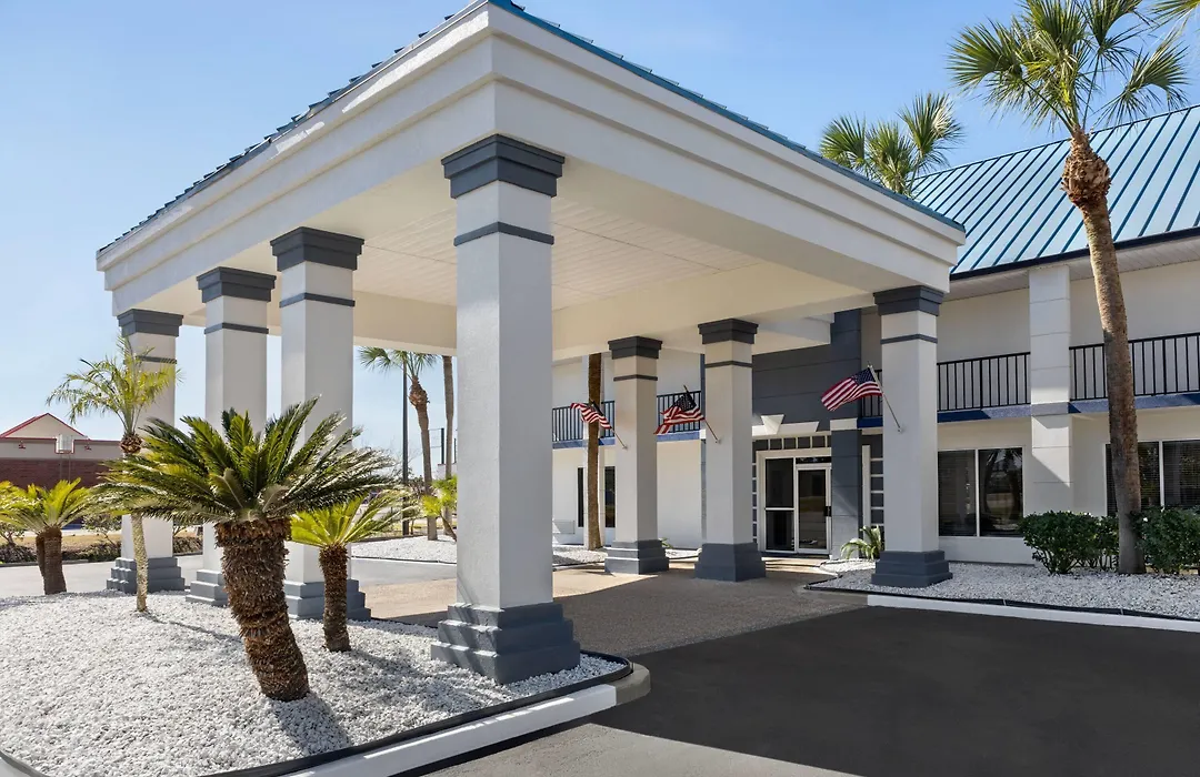 Days Inn By Wyndham Kingsland Naval Base I-95-1