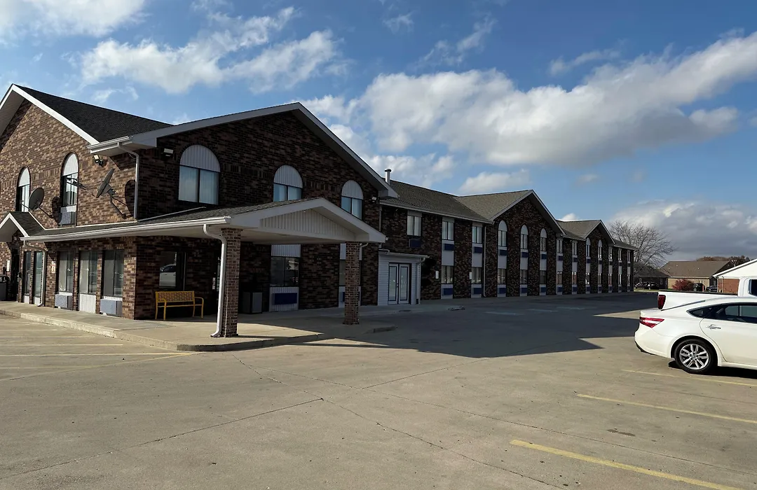 Days Inn By Wyndham Muncie -Ball State University-1