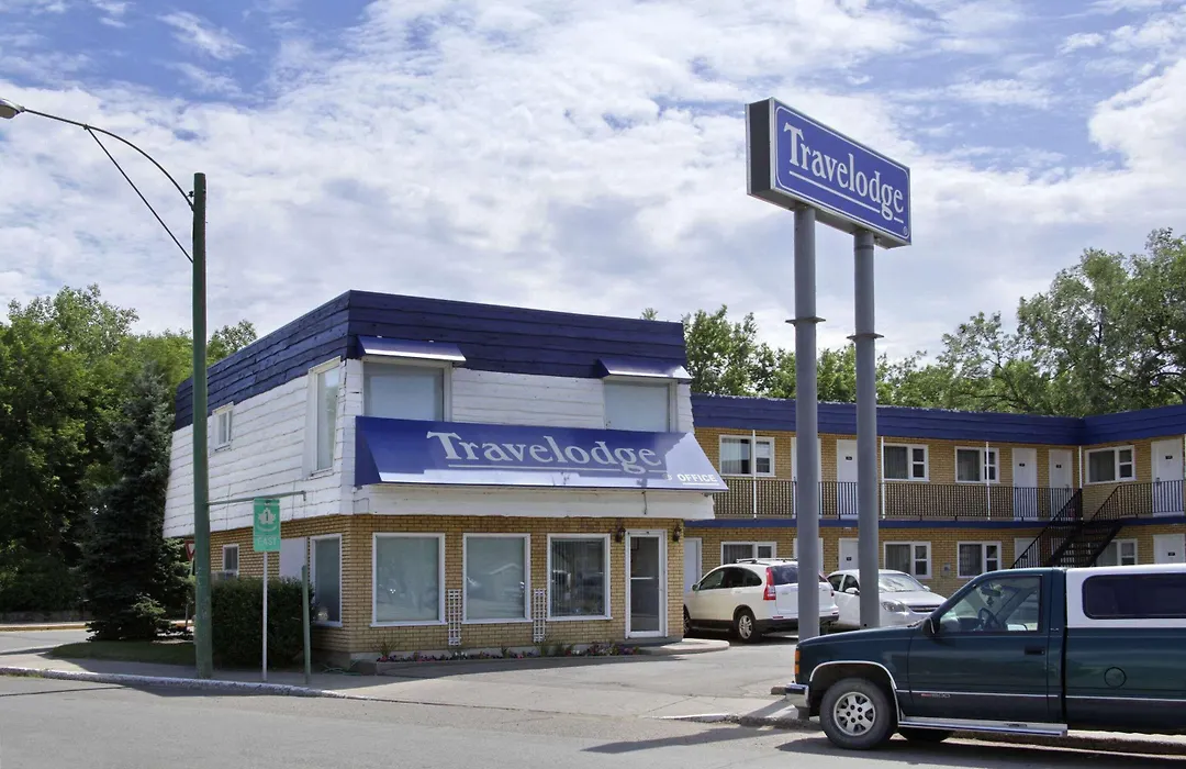 Travelodge By Wyndham Moose Jaw-1