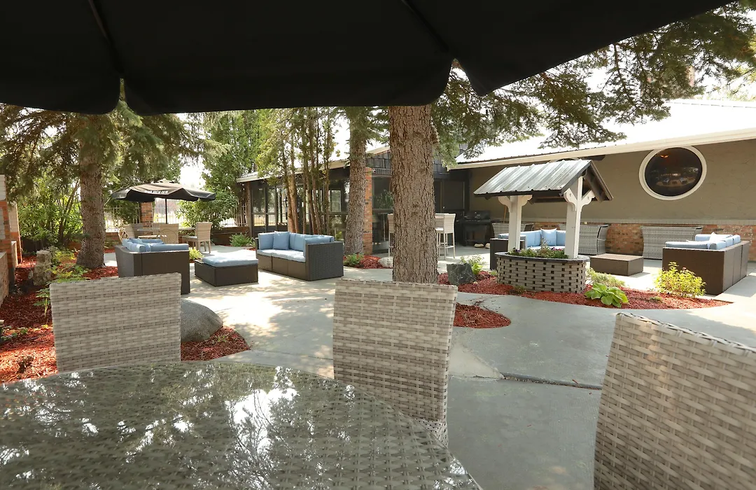 Clarion Pointe Medicine Hat Saamis Tepee-1