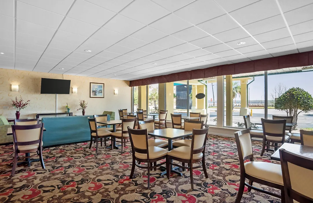 Quality Inn & Suites Near Lake Eufaula-1