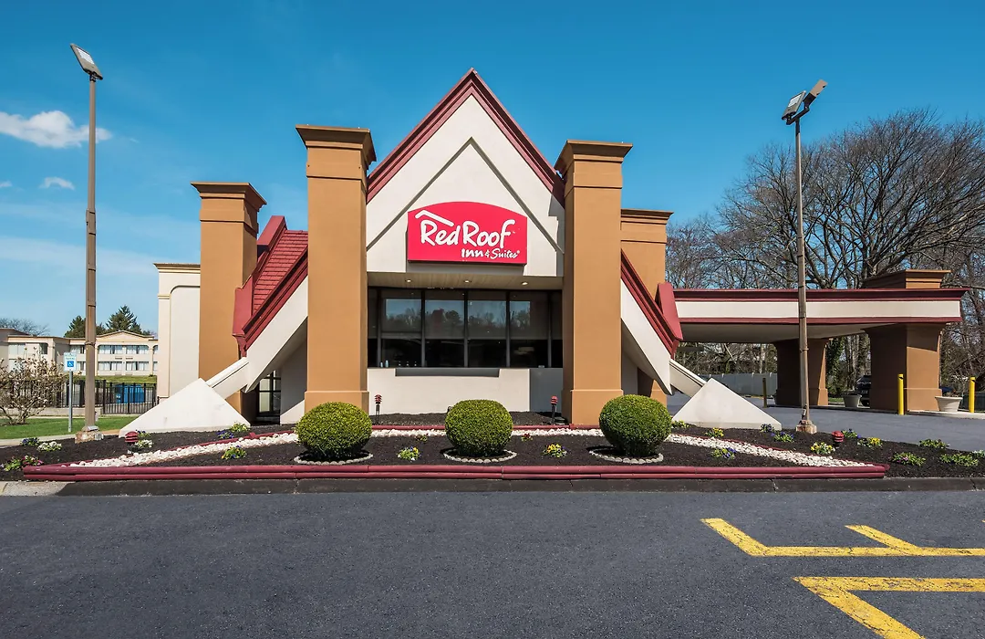 Red Roof Inn And Suites Newark - University-1