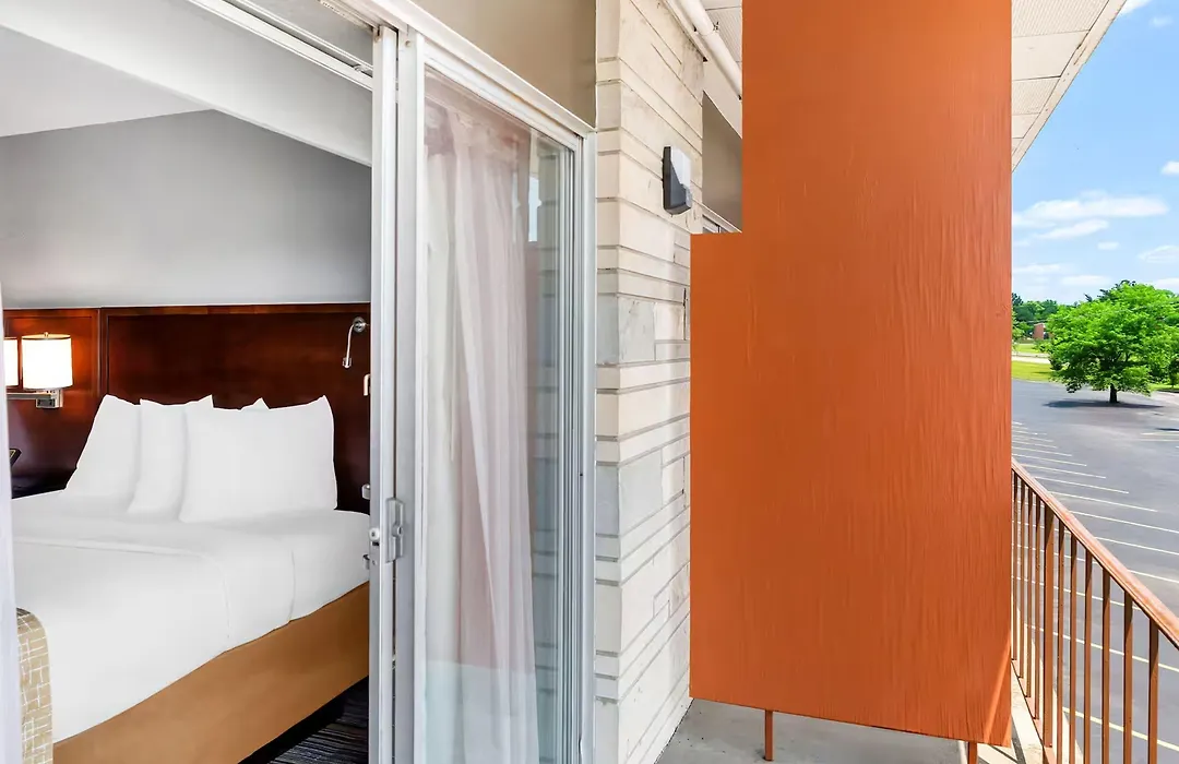 Travelodge By Wyndham Bloomington-1