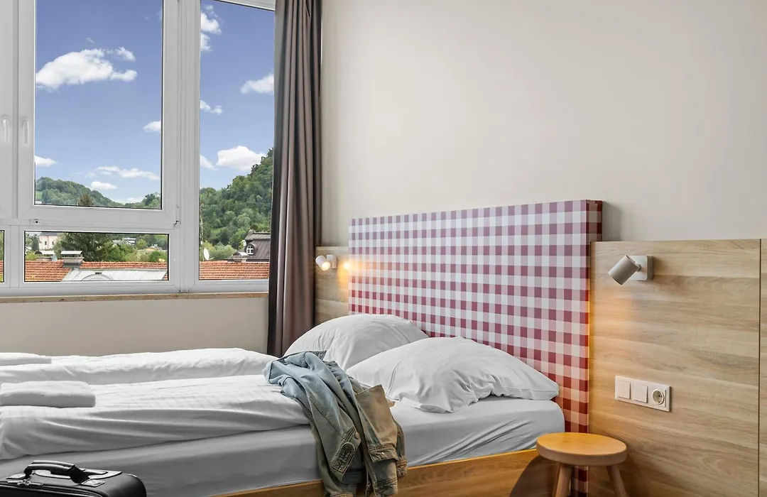 Meininger Hotel Salzburg City Center-1