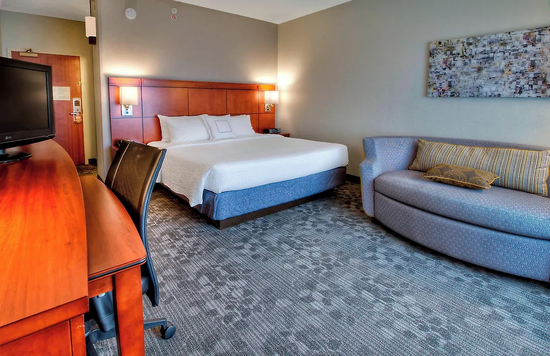 Courtyard By Marriott Burlington-1