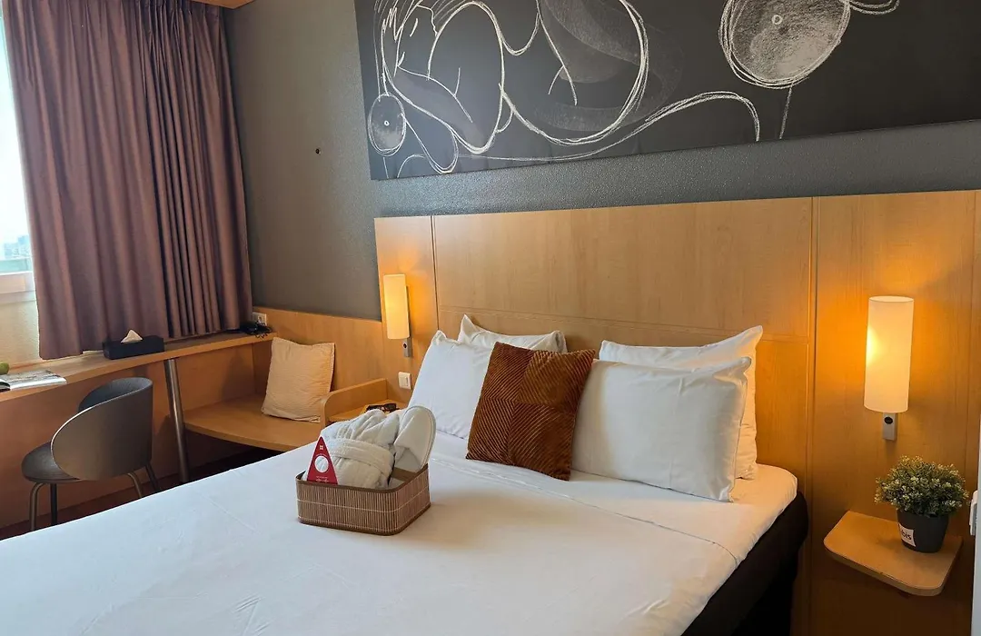 Ibis Barcelona Meridiana-1