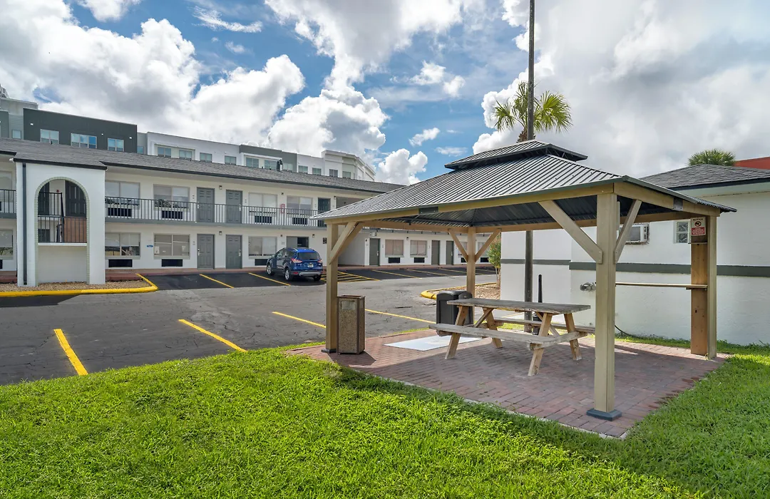 Quality Inn & Suites Orlando East - Ucf Area-1