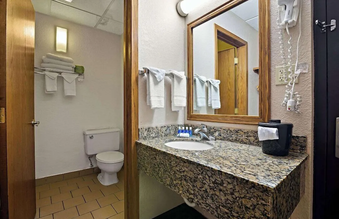 Rodeway Inn Mcpherson East-1