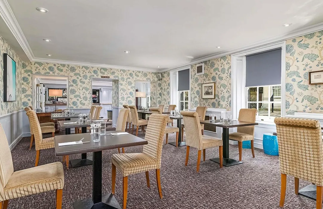 Mercure Salisbury White Hart Hotel & Apartments-1