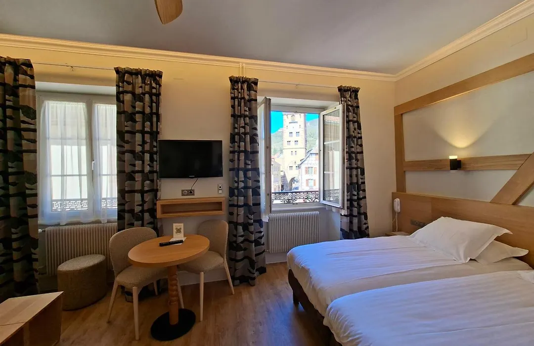 Logis Hotel De La Tour-1