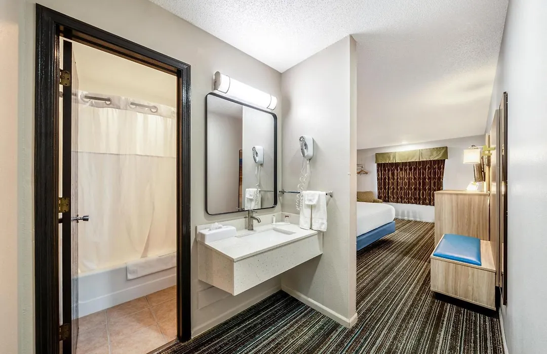 Days Inn By Wyndham York-1
