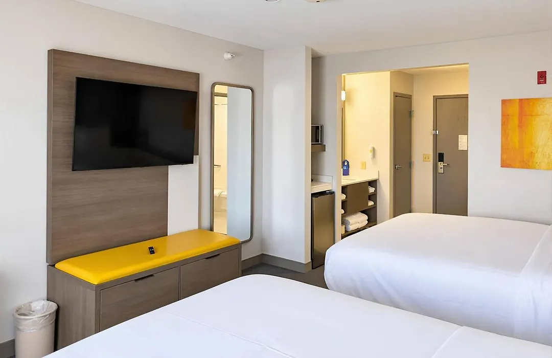 Comfort Inn Holland-1