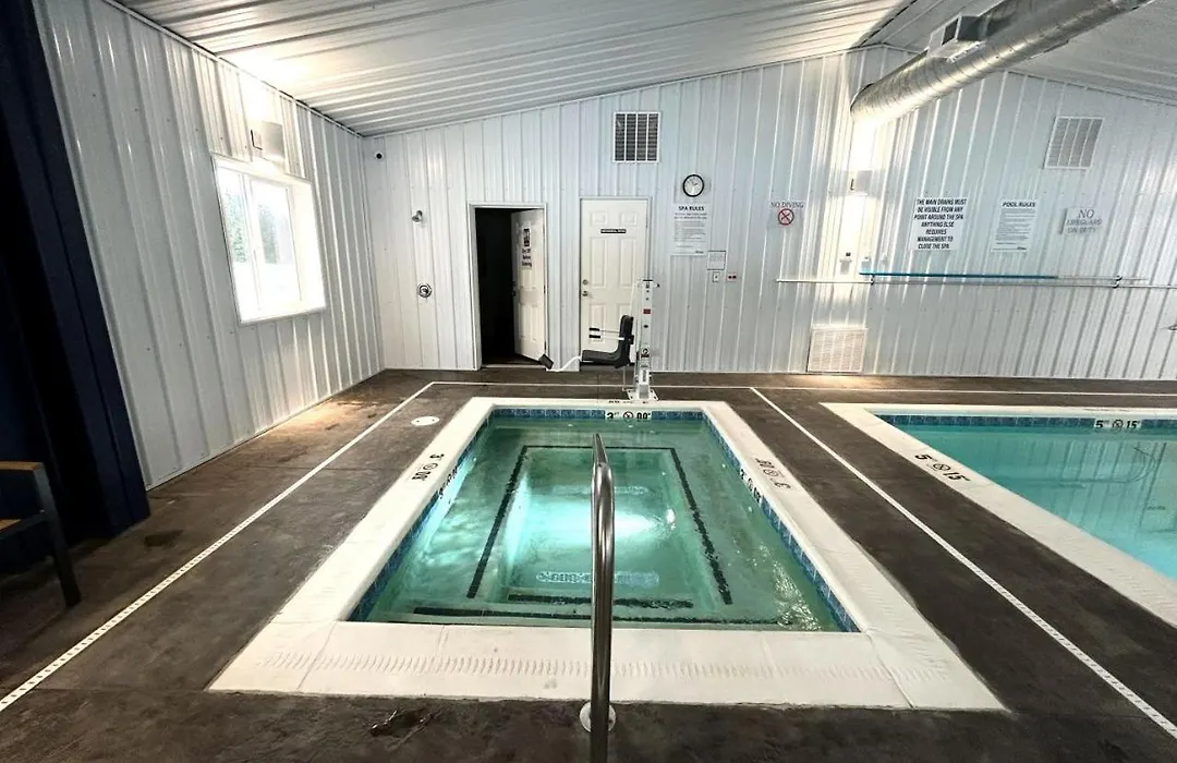 Riverfront Motel & Cabins-1