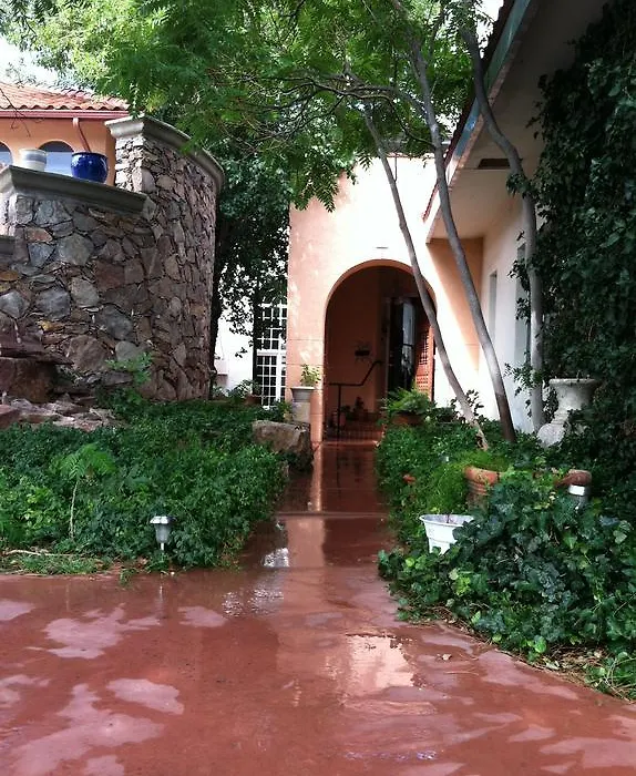 Lundeen Inn Of The Arts-1