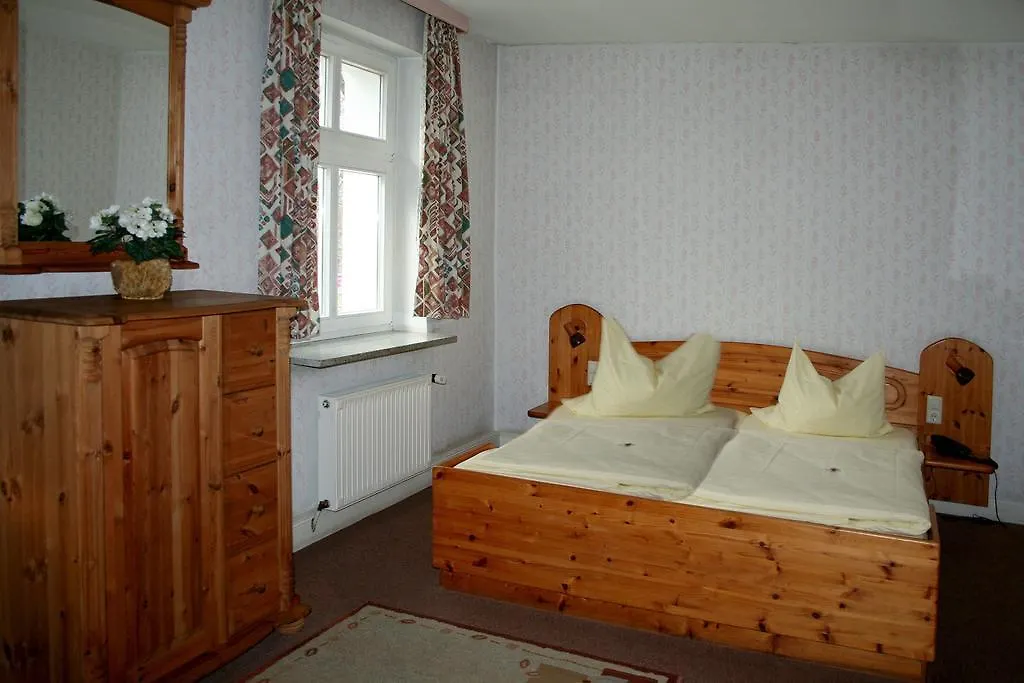 Landgasthof zur krummen Linde-1