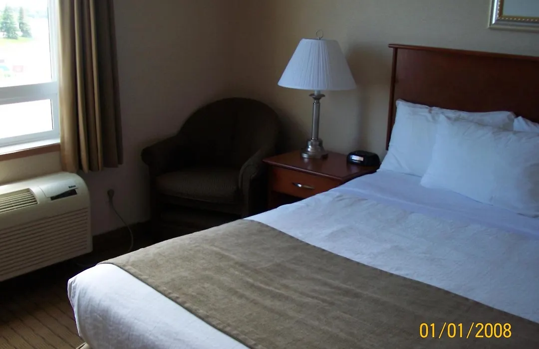 Days Inn By Wyndham Moose Jaw-1