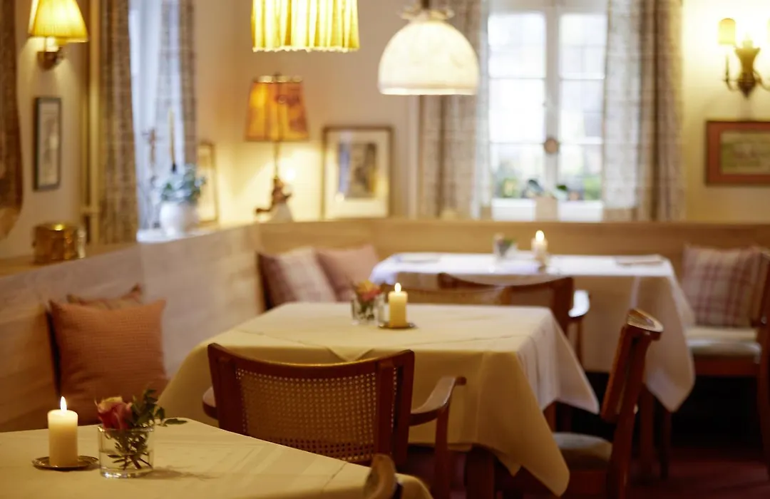 Hotel Gasthof Zu den Linden-1