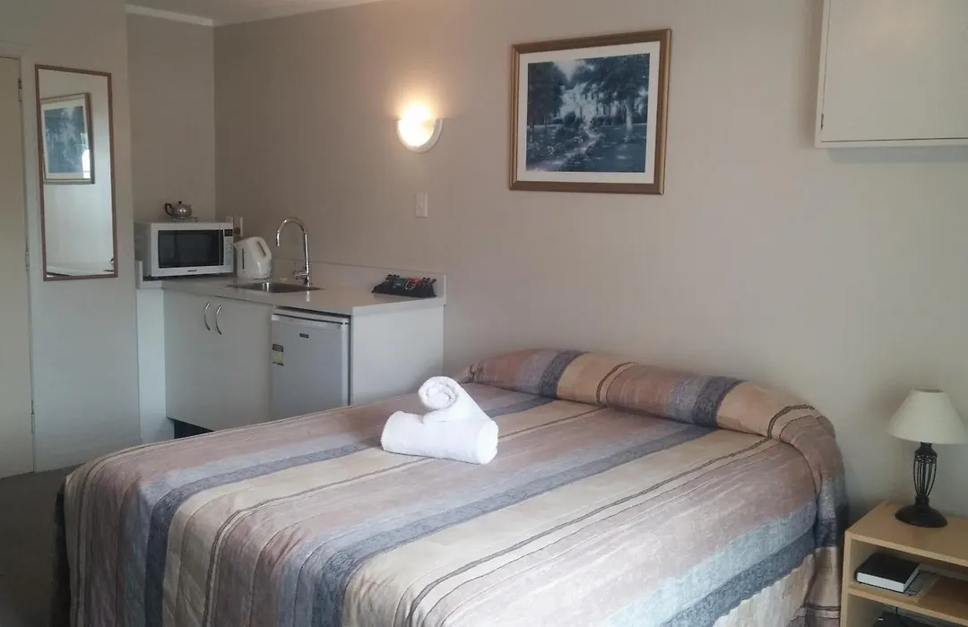 Raymar Motor Inn-1