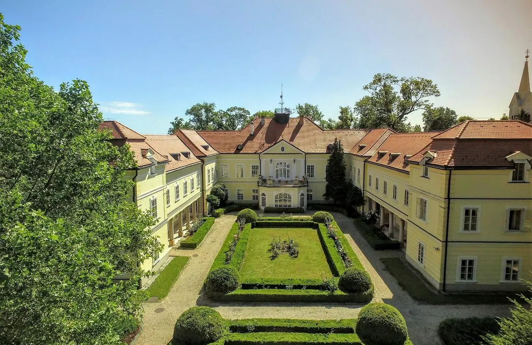 Szidonia Castle-1