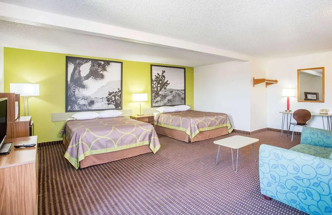 Super 8 By Wyndham Kingman-1