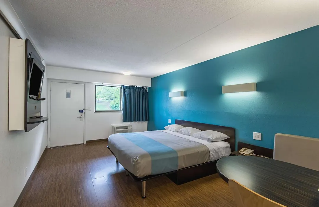 Motel 6-Overland Park, Ks-1