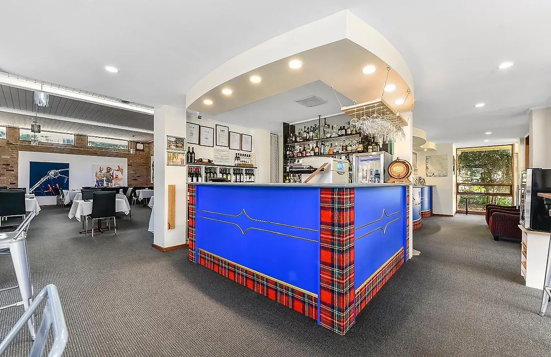 William Macintosh Motor Lodge-1
