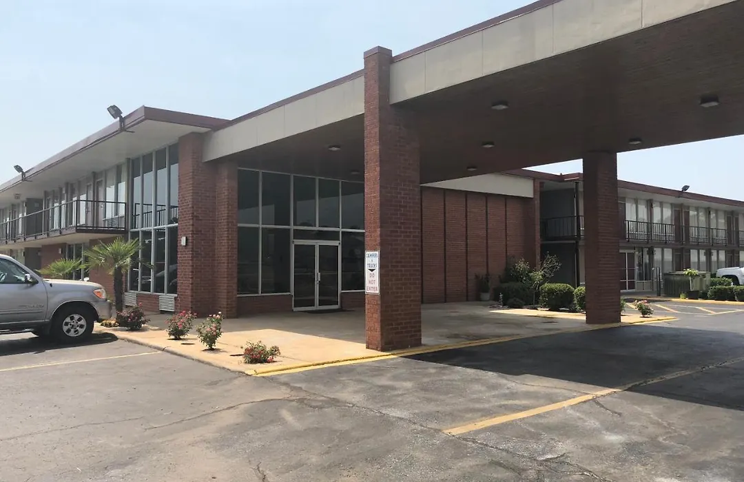 Mid Continent Inn-1