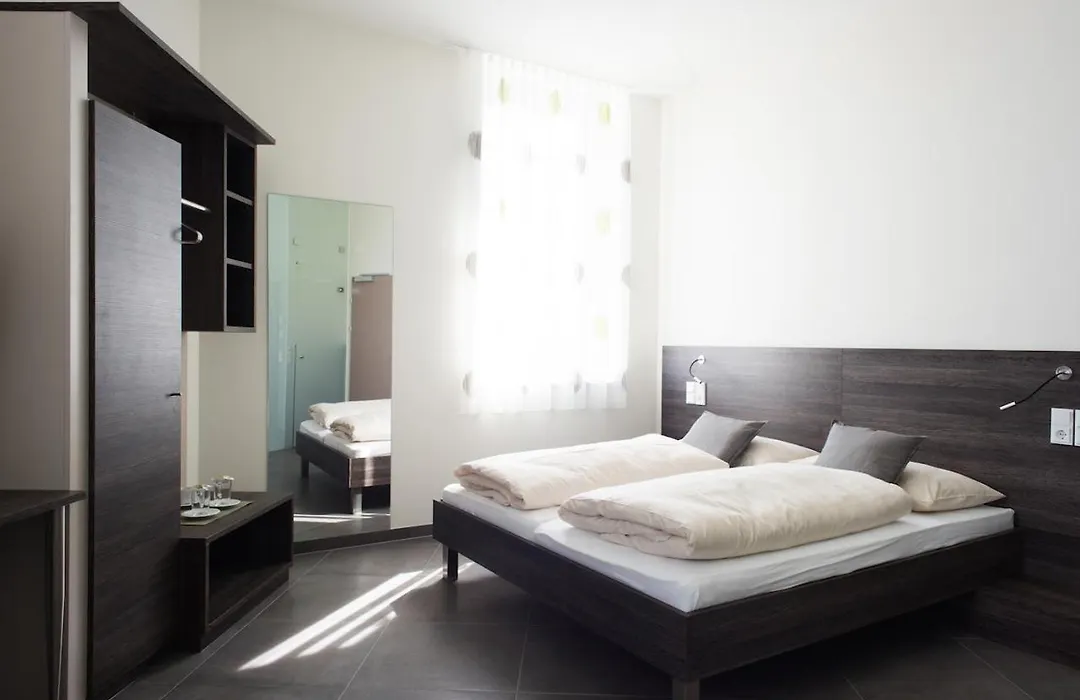 Eee Hotel Traun-1