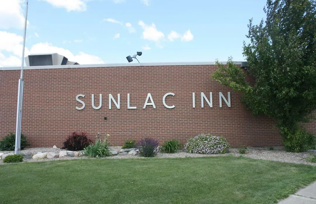 Sunlac Inn Lakota-1