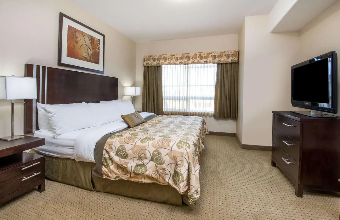 Ramada By Wyndham Wainwright-1