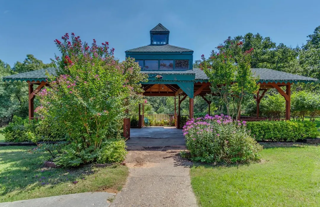 The Whispering Pines Inn-1
