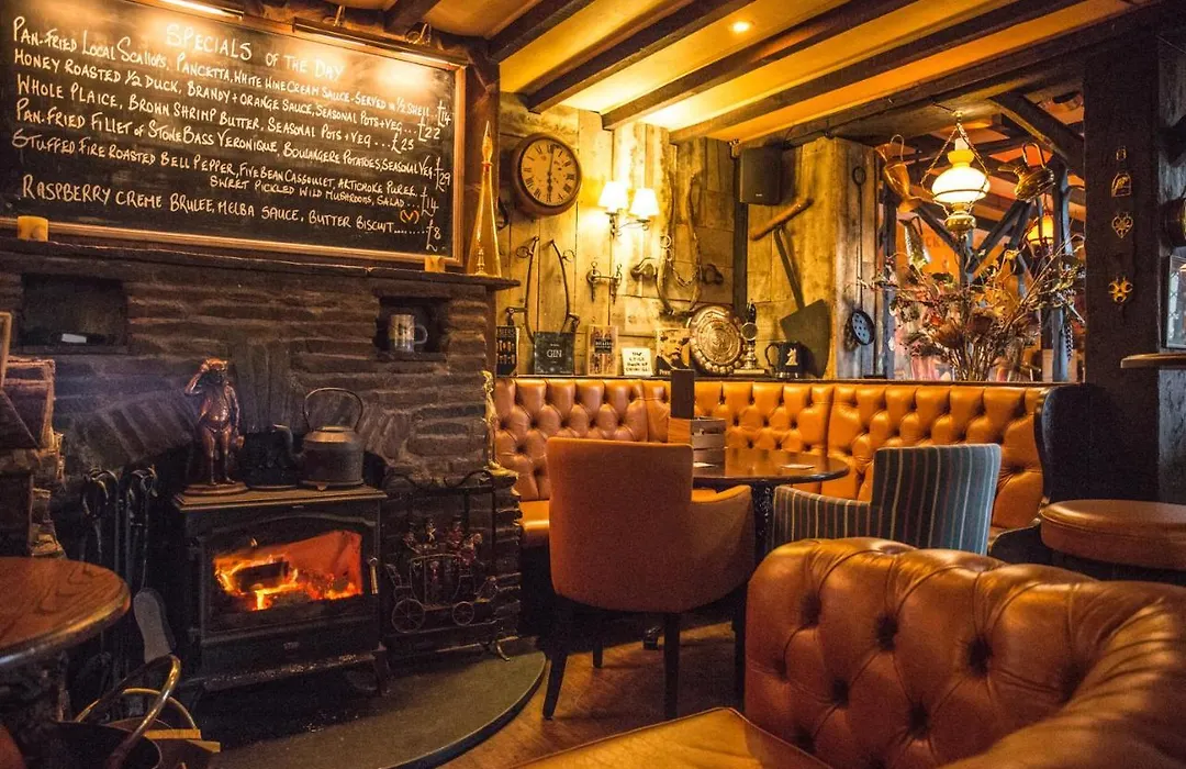 The Pickwick Inn & Oliver'S Restaurant-1