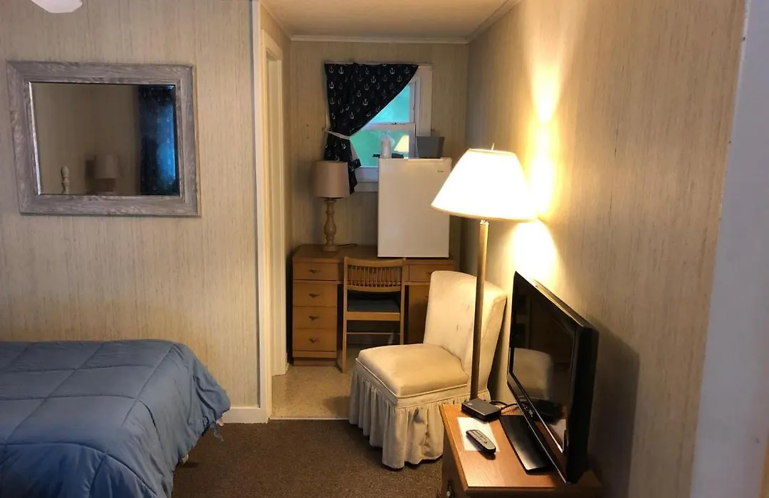 West Winds Motel & Cottages-1