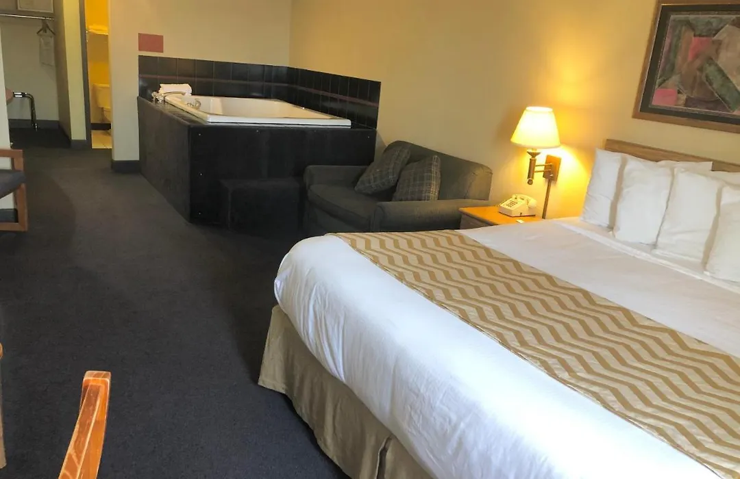Travelodge By Wyndham Grand Island-1