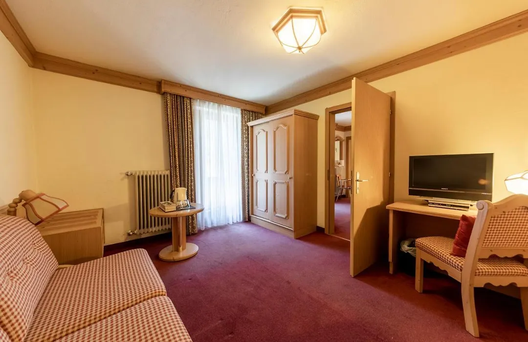 Hotel Dolomiti-1
