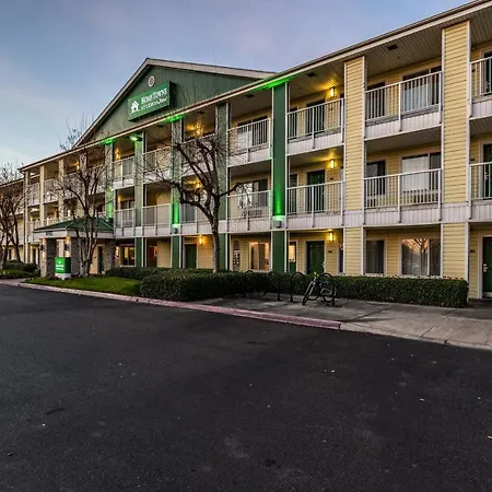 Hometowne Studios By Red Roof Fresno - West-2