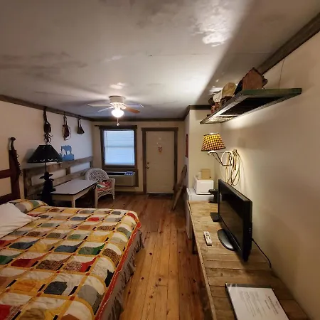 Jamesport Inn-2