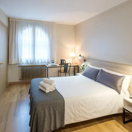 Hotel Torres Manlleu-2