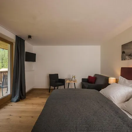 Hotel Dolomitenhof & Chalet Alte Post-2